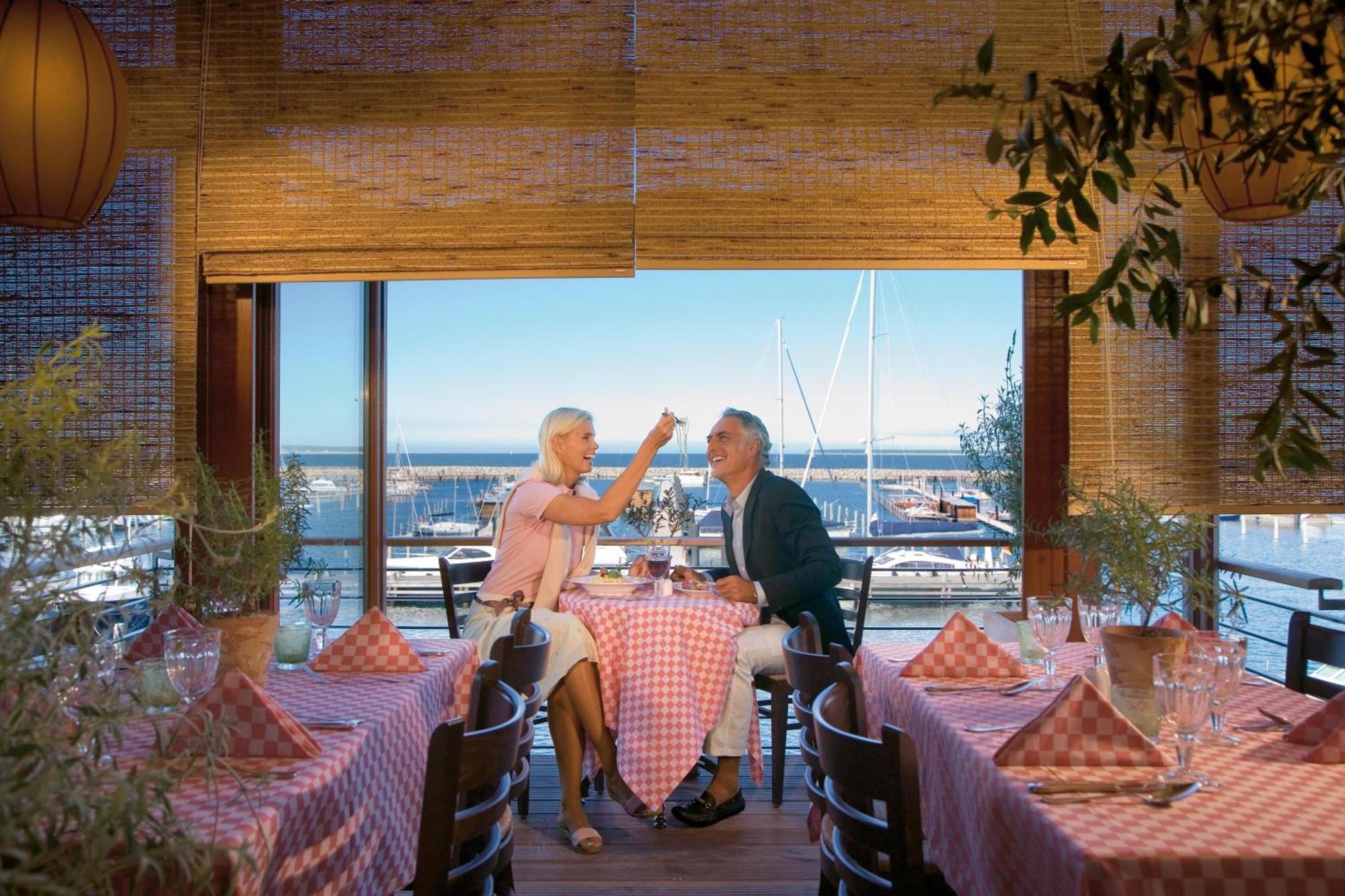 מלון רוסטוק Yachthafenresidenz Hohe Duene מראה חיצוני תמונה Restaurant
