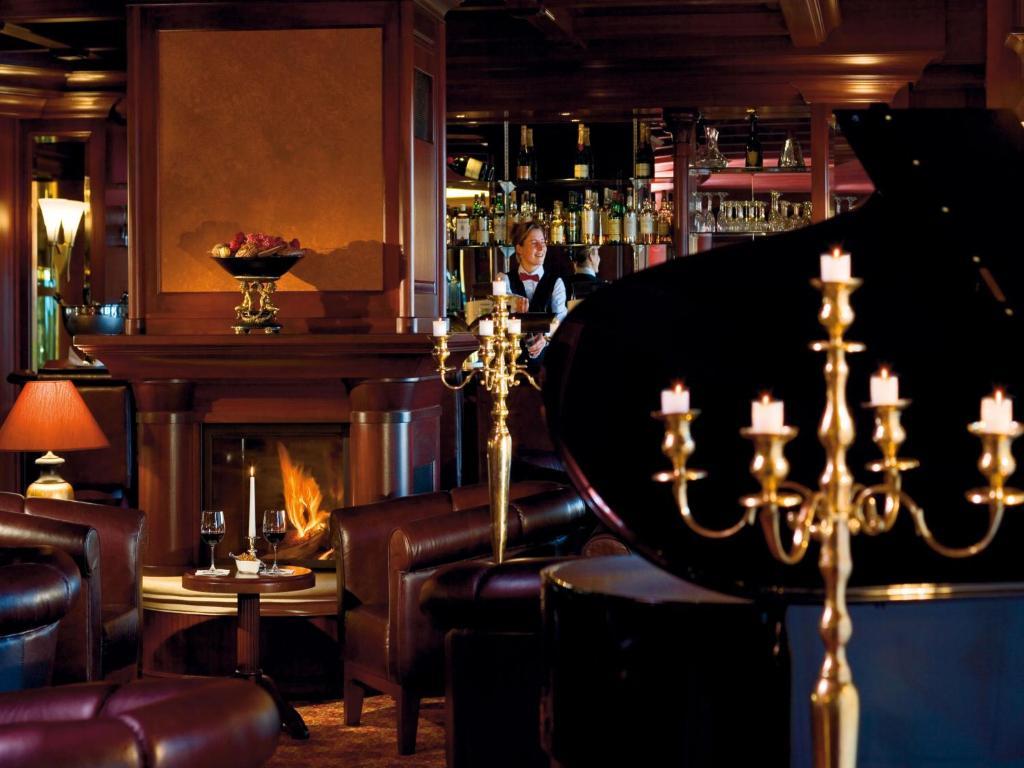 מלון רוסטוק Yachthafenresidenz Hohe Duene מראה חיצוני תמונה The bar at the St. Regis