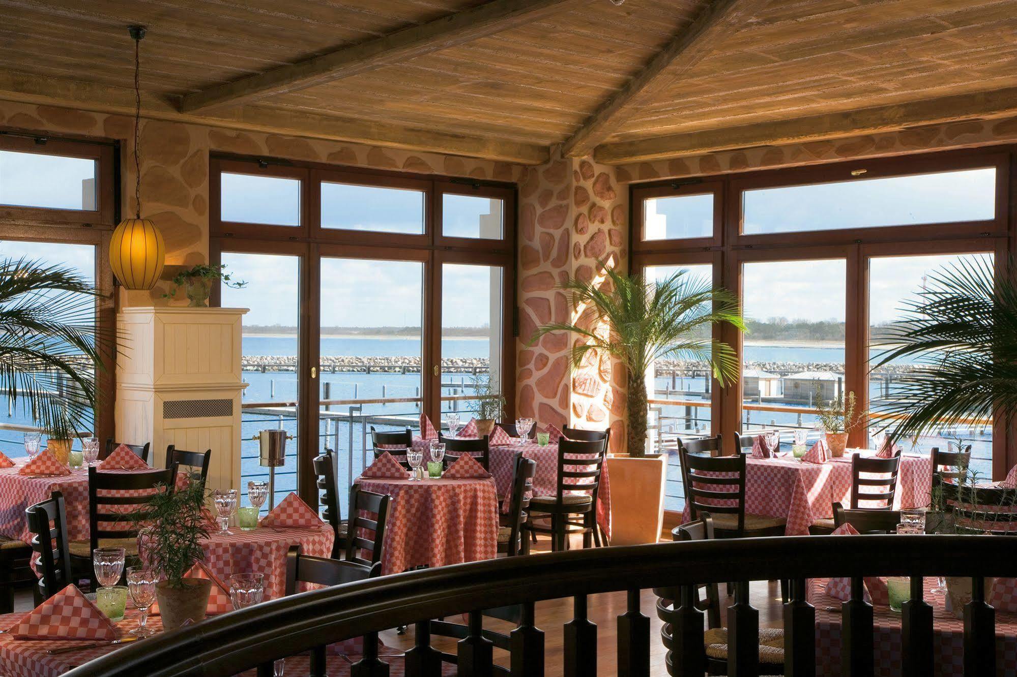 מלון רוסטוק Yachthafenresidenz Hohe Duene מראה חיצוני תמונה Restaurant